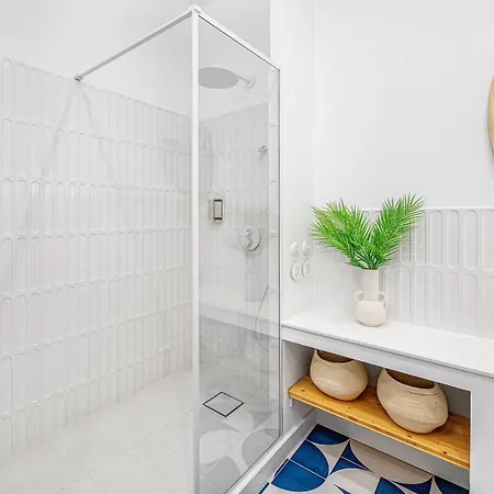 Ocean By Endless Sun I Modern Comfort, Sea View, Wi-fi, Parking, Rooftop Pool Apartment