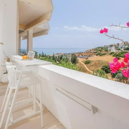Ocean By Endless Sun I Modern Comfort, Sea View, Wi-fi, Parking, Rooftop Pool Lagos