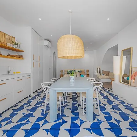 Ocean By Endless Sun I Modern Comfort, Sea View, Wi-fi, Parking, Rooftop Pool Apartment