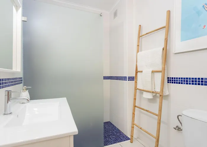 Ocean By Endless Sun I Modern Comfort, Sea View, Wi-fi, Parking, Rooftop Pool Apartment *