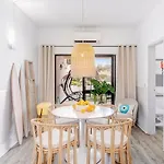 Apartment Ocean By Endless Sun I Modern Comfort, Sea View, Wi-fi, Parking, Rooftop Pool *