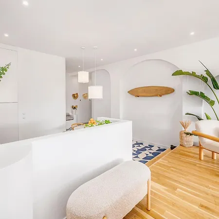 Ocean By Endless Sun I Modern Comfort, Sea View, Wi-fi, Parking, Rooftop Pool Apartment